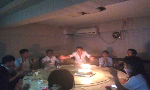 情系工眾，公司領導親身為員工過生日